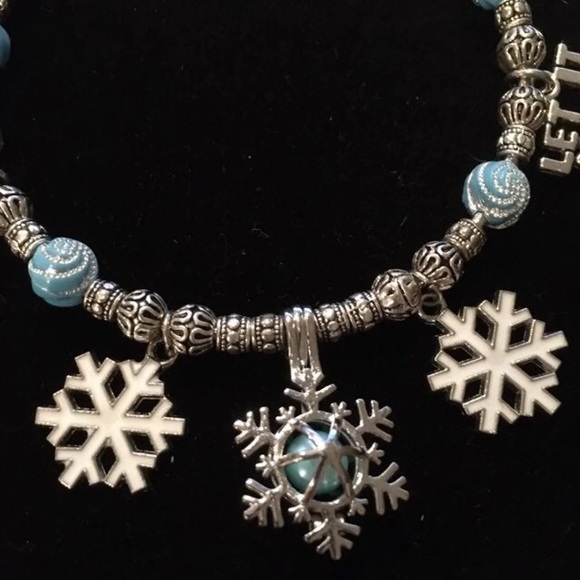 Snow themed Bracelet - Picture 2 of 2